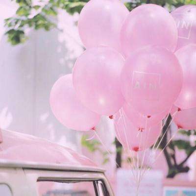 张一山女友被曝光是宋妍霏，网友晒出实锤图，两人光明正大秀同款？